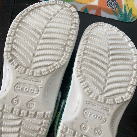 Tropical Crocs - Picture 5 of 6